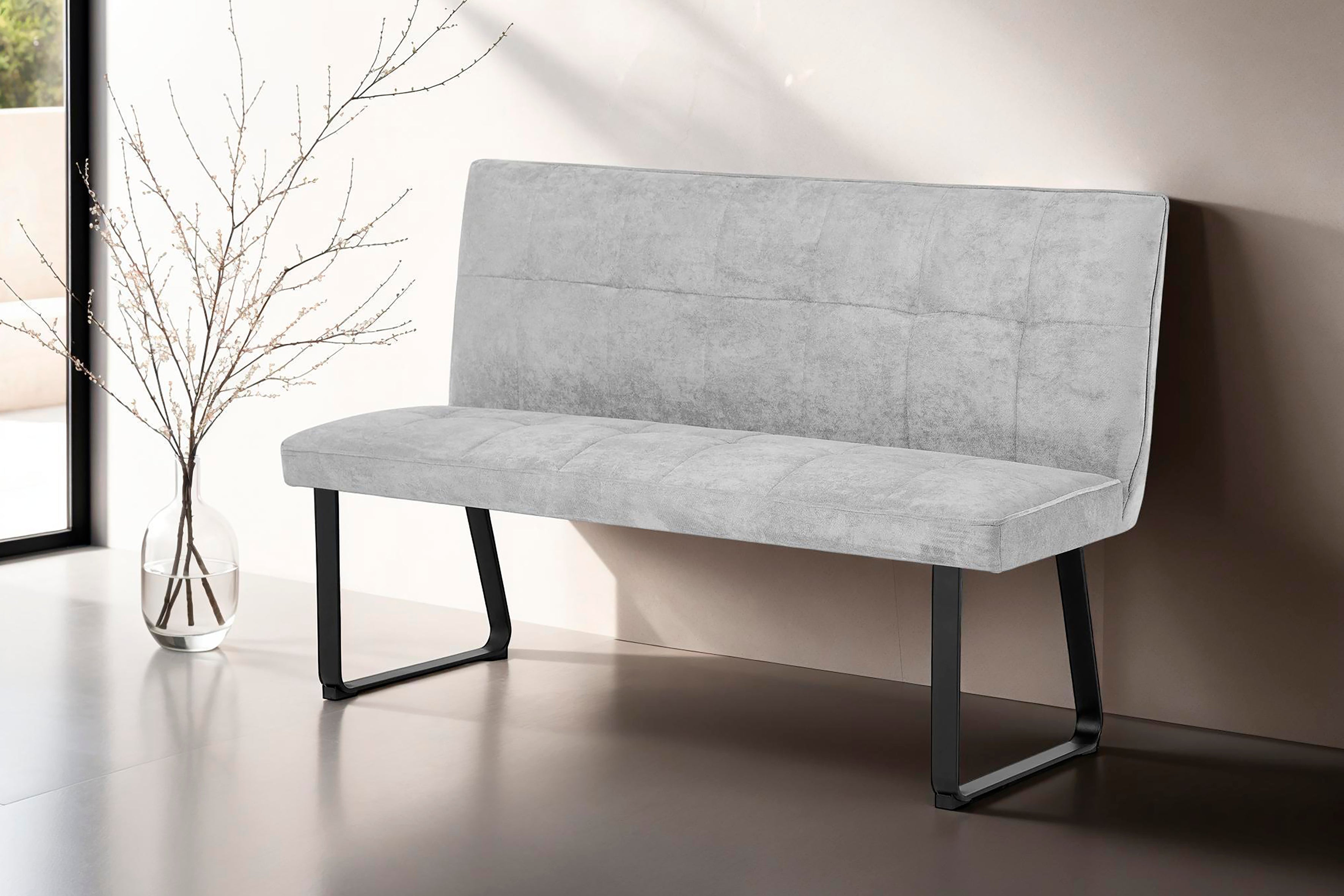 Bank Talea / Moderne Sitzbank mit einem Webstoff-Bezug in dunkelgrau oder hellgrau / Metall Gestell schwarz pulverbeschichtet / Bank mit Rückenlehne / B 140 oder 160, H 92, T 59 cm