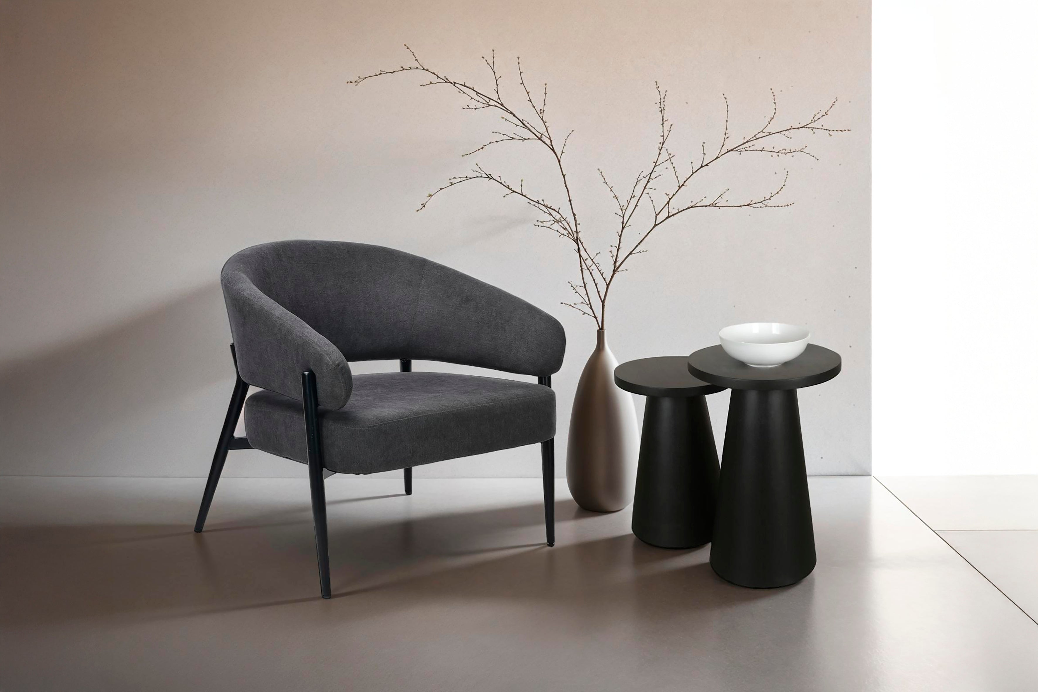 Beistelltisch CONE / Massivholz Akazie schwarz oder white wash lackiert / D 35, H 60 cm oder D 40, H 50 cm