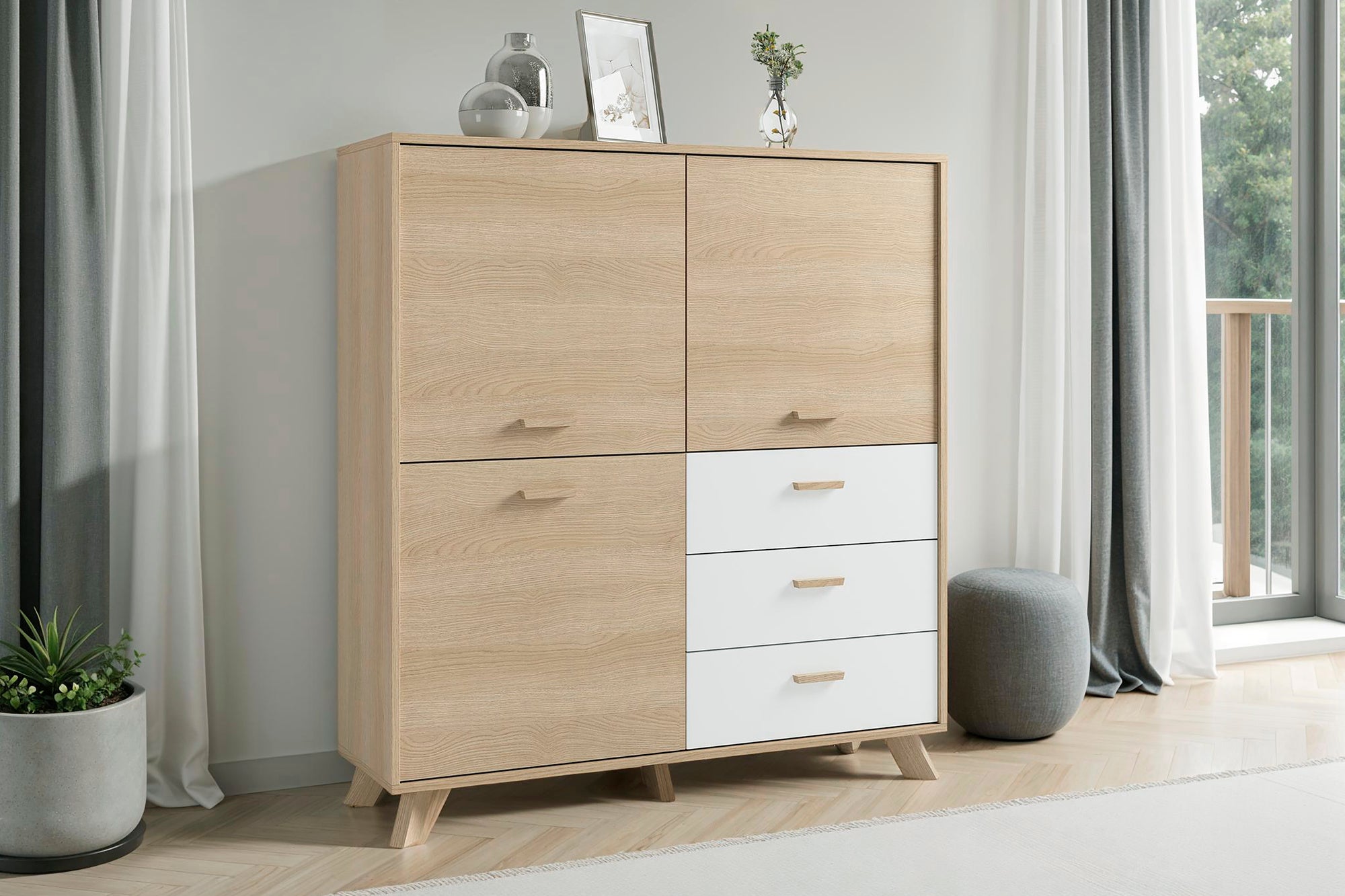 Highboard BASTIAN / Eiche bianco, weiß / Griffe und Füße Massivholz Eiche / 3 Türen, 3 Schubladen / viel Stauraum / Kommode / Schrank / Maße: B 120, H 131, T 36,5 cm