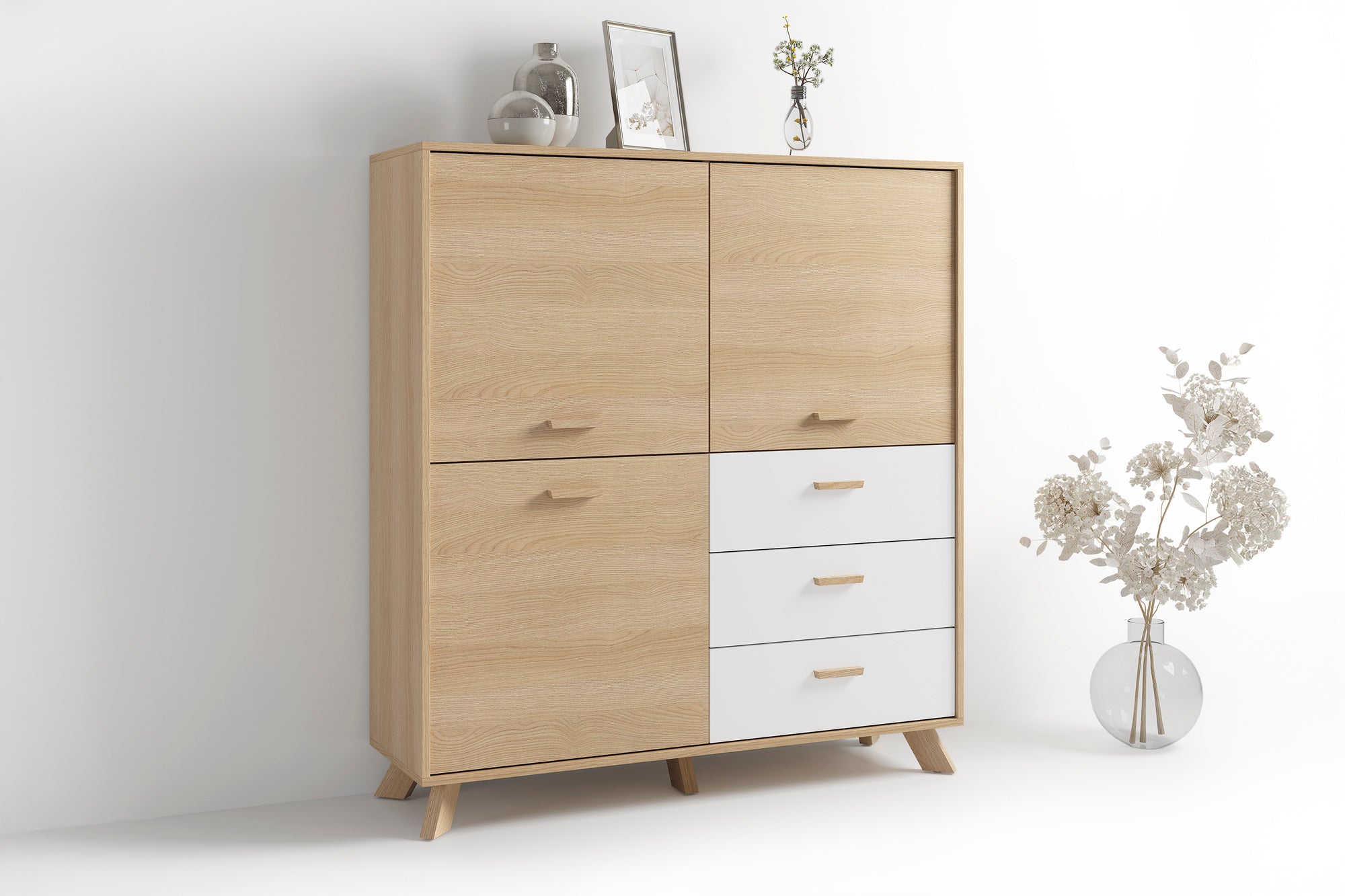 Highboard BASTIAN / Eiche bianco, weiß / Griffe und Füße Massivholz Eiche / 3 Türen, 3 Schubladen / viel Stauraum / Kommode / Schrank / Maße: B 120, H 131, T 36,5 cm