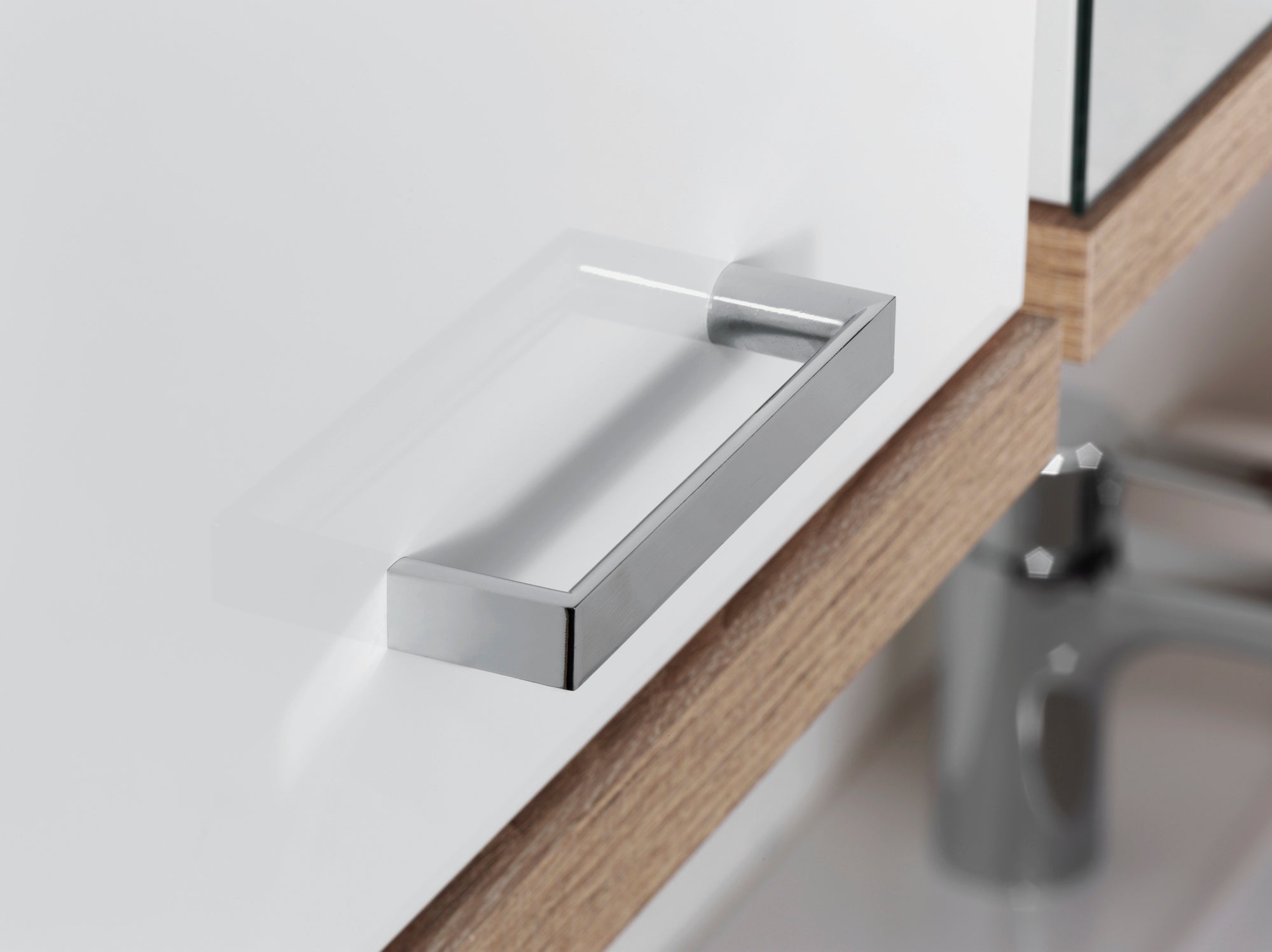 Badezimmer-Hochschrank NEBRASKA / in anthrazit, Sonoma Eiche (Eiche-Optik) oder weiß / B 50, H 192, T 31,5 cm / 4 Türen mit offenen Elementen & viel Stauraum
